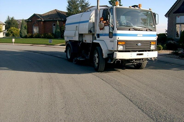 Chip Seal - покрытие для асфальта, которое состоит из слоя битумного вяжущего (горячего или эмульсионного) со слоем заполнителя.